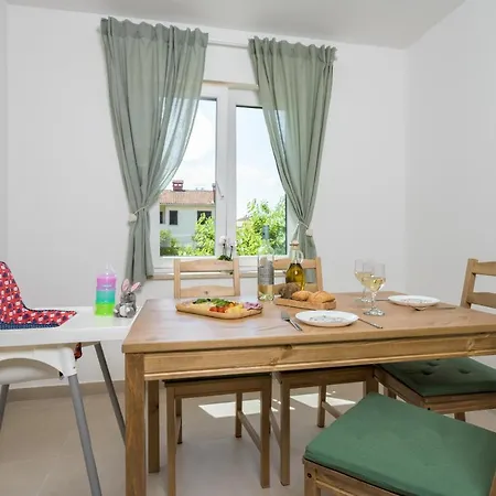 Lipa Korta - Family Apt, 15 Min Walk To Parentino & Pical Beaches * Poreč