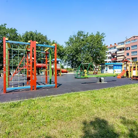 Lipa Korta - Family Apt, 15 Min Walk To Parentino & Pical Beaches *