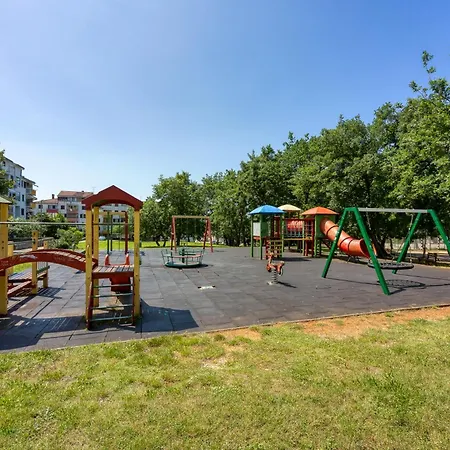 Lipa Korta - Family Apt, 15 Min Walk To Parentino & Pical Beaches *