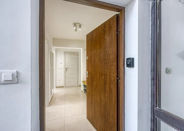 Lipa Korta - Family Apt, 15 Min Walk To Parentino & Pical Beaches Διαμέρισμα Πόρετς