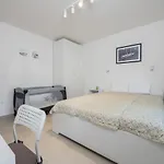 Lipa Korta - Family Apt, 15 Min Walk To Parentino & Pical Beaches Daire *