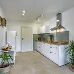 Daire Lipa Korta - Family Apt, 15 Min Walk To Parentino & Pical Beaches Poreč