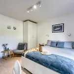 Lipa Korta - Family Apt, 15 Min Walk To Parentino & Pical Beaches Daire