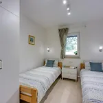 Daire Lipa Korta - Family Apt, 15 Min Walk To Parentino & Pical Beaches