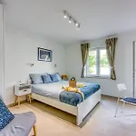 Lipa Korta - Family Apt, 15 Min Walk To Parentino & Pical Beaches Daire *