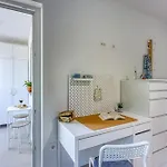 Lipa Korta - Family Apt, 15 Min Walk To Parentino & Pical Beaches Daire