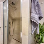 Daire Lipa Korta - Family Apt, 15 Min Walk To Parentino & Pical Beaches Poreč