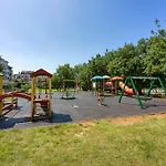 Lipa Korta - Family Apt, 15 Min Walk To Parentino & Pical Beaches *