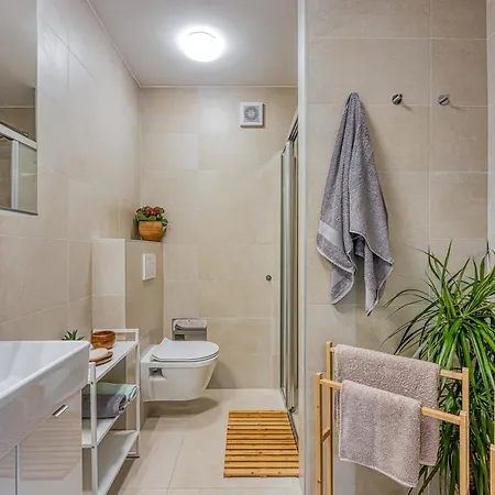 Lipa Korta - Family Apt, 15 Min Walk To Parentino & Pical Beaches Appartement Poreč