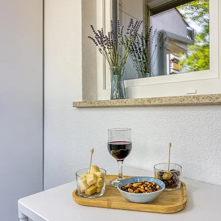 아파트 Lipa Korta - Family Apt, 15 Min Walk To Parentino & Pical Beaches