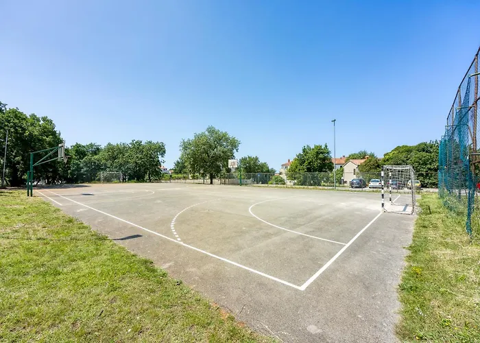 アパート Lipa Korta - Family Apt, 15 Min Walk To Parentino & Pical Beaches