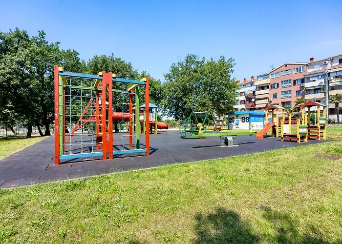 Lipa Korta - Family Apt, 15 Min Walk To Parentino & Pical Beaches *