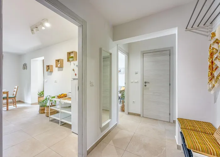 アパート Lipa Korta - Family Apt, 15 Min Walk To Parentino & Pical Beaches ポレッチ