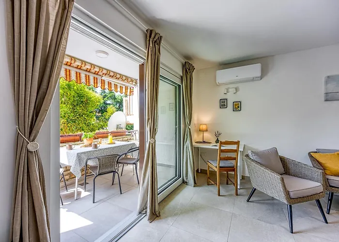 Lipa Korta - Family Apt, 15 Min Walk To Parentino & Pical Beaches ポレッチ