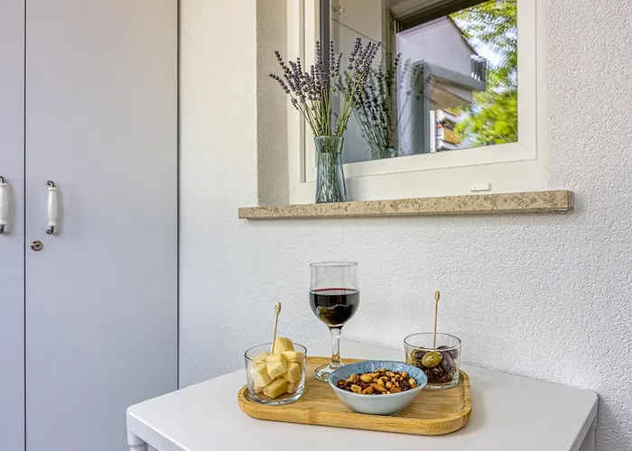 アパート Lipa Korta - Family Apt, 15 Min Walk To Parentino & Pical Beaches