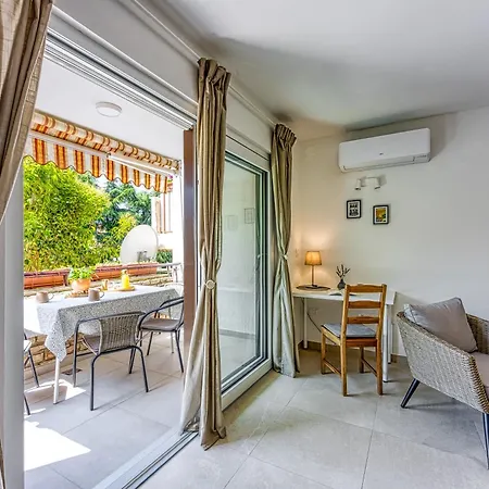 Lipa Korta - Family Apt, 15 Min Walk To Parentino & Pical Beaches Poreč