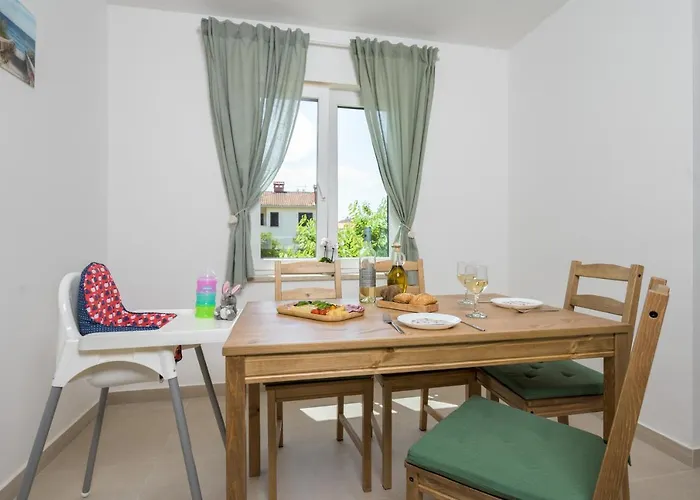 Lipa Korta - Family Apt, 15 Min Walk To Parentino & Pical Beaches * Porec