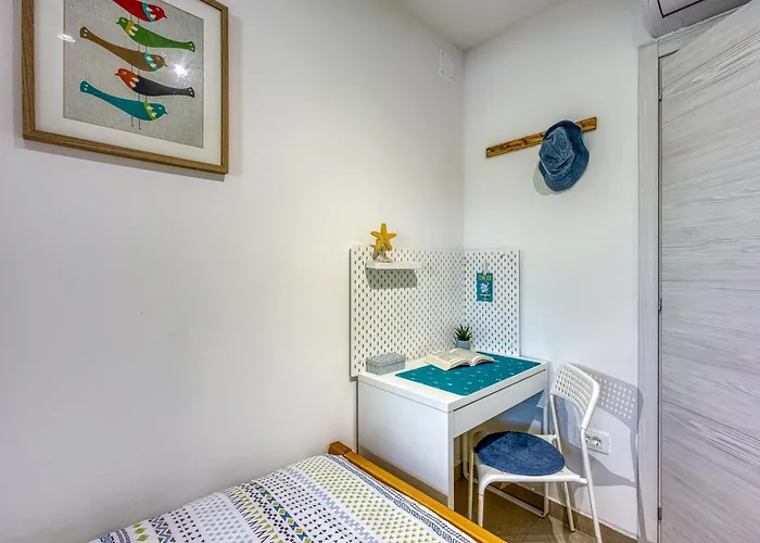 Appartamento Lipa Korta - Family Apt, 15 Min Walk To Parentino & Pical Beaches Porec