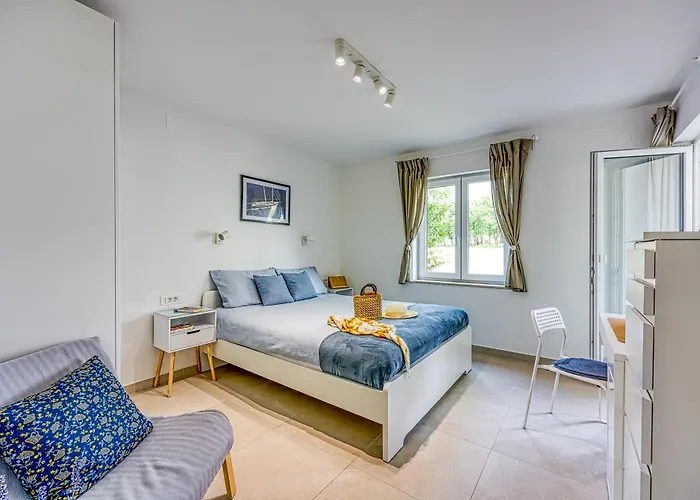 Lipa Korta - Family Apt, 15 Min Walk To Parentino & Pical Beaches Appartamento *