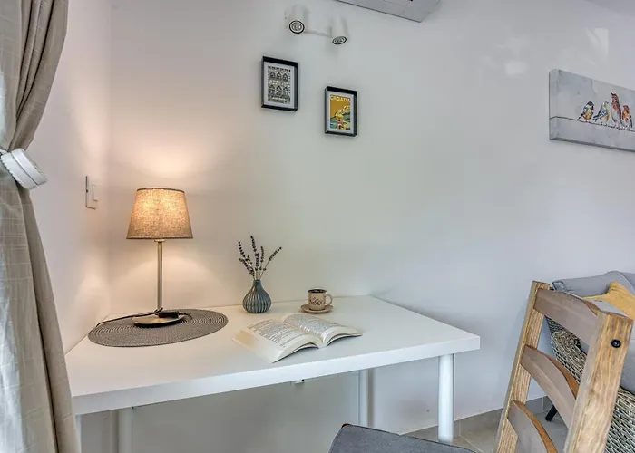 Lipa Korta - Family Apt, 15 Min Walk To Parentino & Pical Beaches Porec